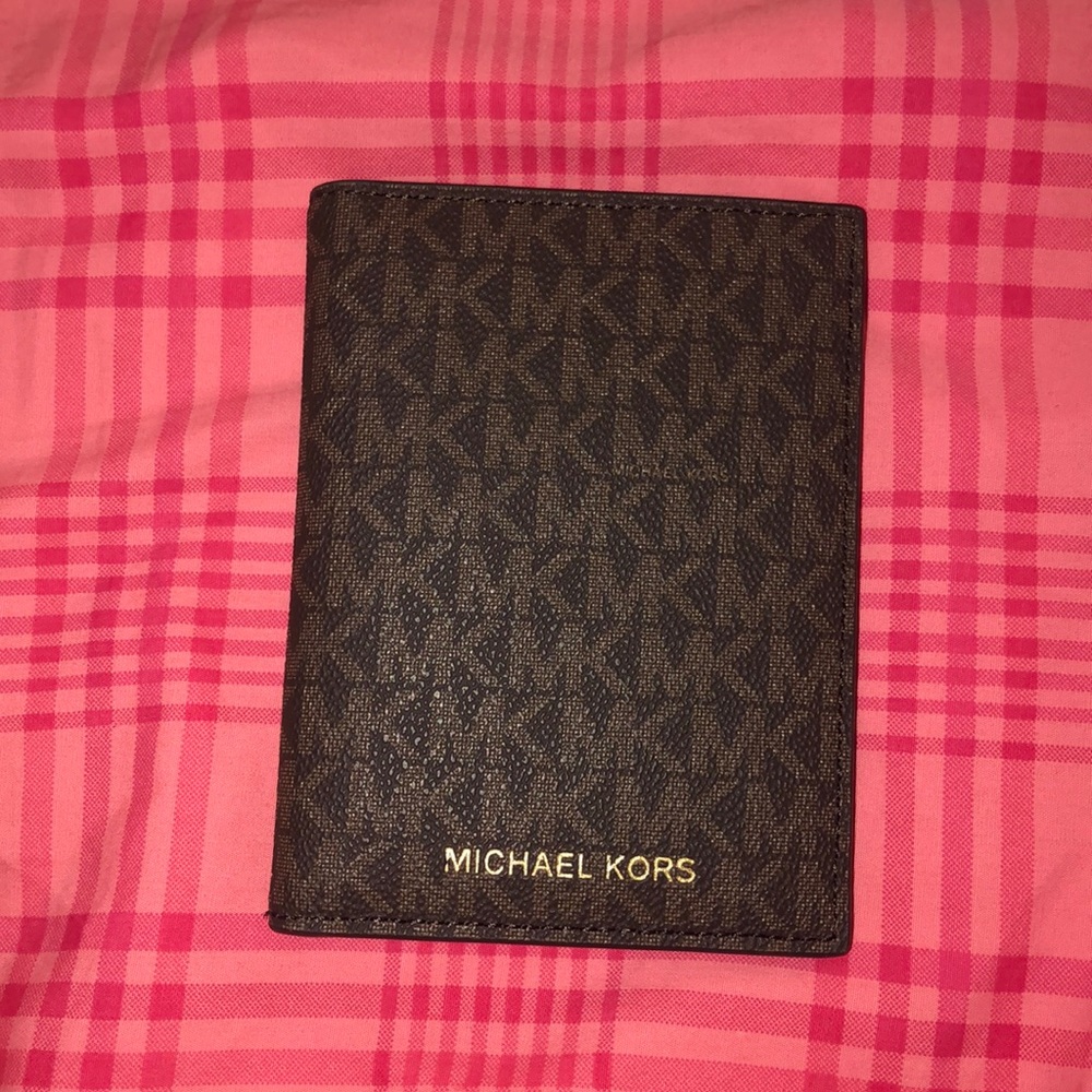 Michael kors passport wallet